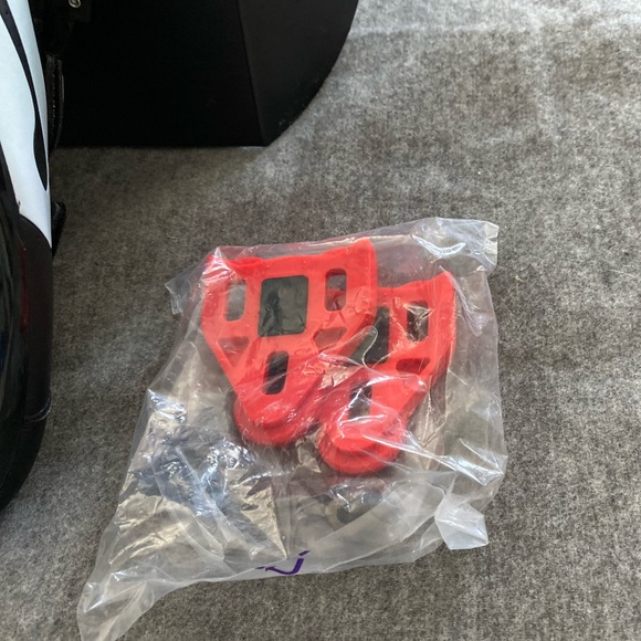 Peloton Cycling Shoes Unisex Men’s size 10 or Women’s size 12. Brand new in box. - Picture 10 of 16